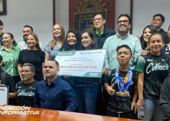 Entregan becas deportivas a atletas convencionales y paralímpicos