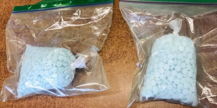 Detiene SSPyTM a un adulto y un menor con dos bolsas con probable fentanilo