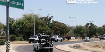 Refuerzan Guardia Nacional y Policía Estatal entrada del aeropuerto internacional de Culiacán ante movilización de productores