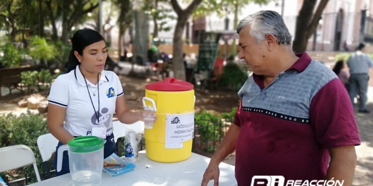 Secretaria de Salud instala punto de hidratación en Culiacán