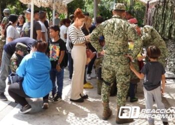 Disfrutan culiacanenses paseo dominical con el Ejército