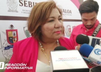 Padres de familia y maestros denuncian acoso laboral y mala administración en la escuela primaria Ángel Flores en Culiacán