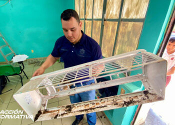Gobierno de Mazatlán apoya con mantenimiento a los aires acondicionados de secundaria de la Isla de la Piedra
