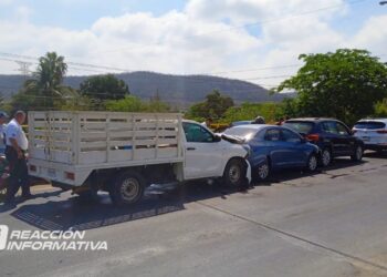 Carambola entre cuatro vehículos a la salida sur deja sólo daños materiales