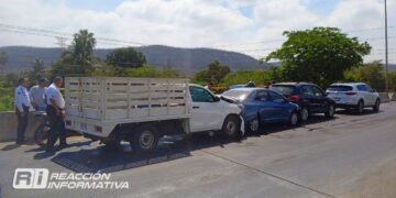 Carambola entre cuatro vehículos a la salida sur deja sólo daños materiales