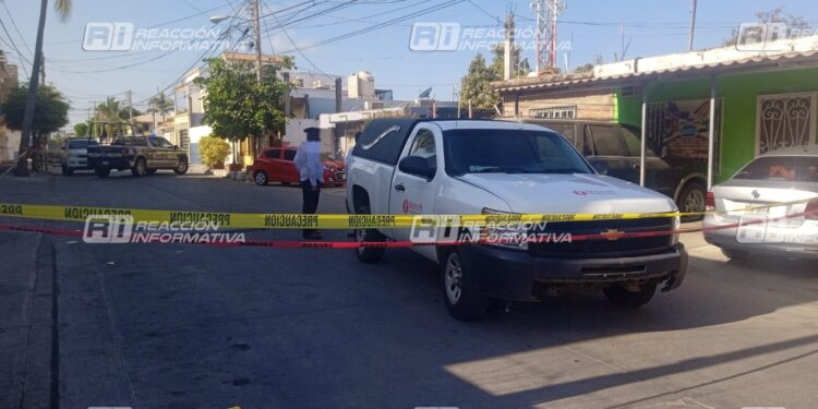 Encuentran hombre asesinado en calles de la colonia Francisco Villa.