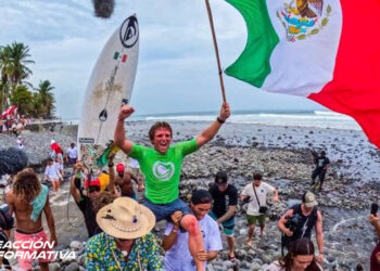Mexicano Alan Cleland gana Mundial de Surf; ‘Lo soñé y significa todo para mí’