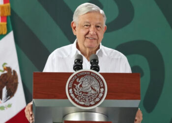 AMLO critica corridos y series sobre narco por no retratar sufrimiento de familias