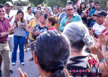Interviene Edgar González en conflicto por intención de desviación de canal en ampliación Villa Verde; concilia entre vecinos y constructora