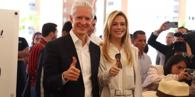 Del Mazo reconoce la elección y a Delfina; priistas lo acusan de traidor