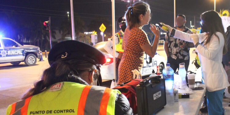 Sanciona juez cívico a 54 personas por conducir con aliento etílico