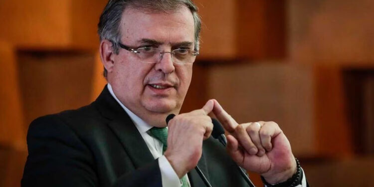 Marcelo Ebrard se registra como primer precandidato presidencial de Morena para 2024