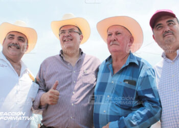 Memo Romero acompaña a Marcelo Ebrard a encuentro con ganaderos