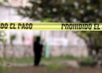 Cuelgan a hombre muerto y desnudo en puente de San Luis Potosí