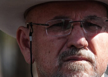 Hermano de Hipólito Mora amaga con tomar las armas en Michoacán si no hacen justicia