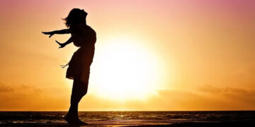 Mujeres que nunca se casaron ni tuvieron hijos son más felices que las que tienen una familia: experto