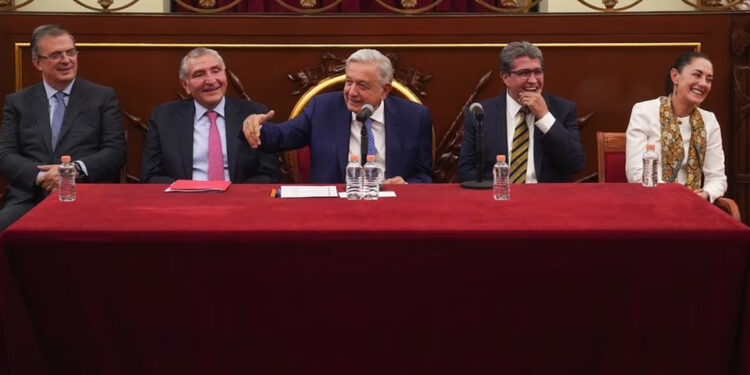 López Obrador pide a las ‘corcholatas’ renunciar a sus cargos para participar en la encuesta de Morena