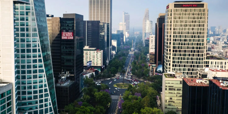 AMLO pronostica que economía mexicana puede llegar a crecer hasta 4% en 2023