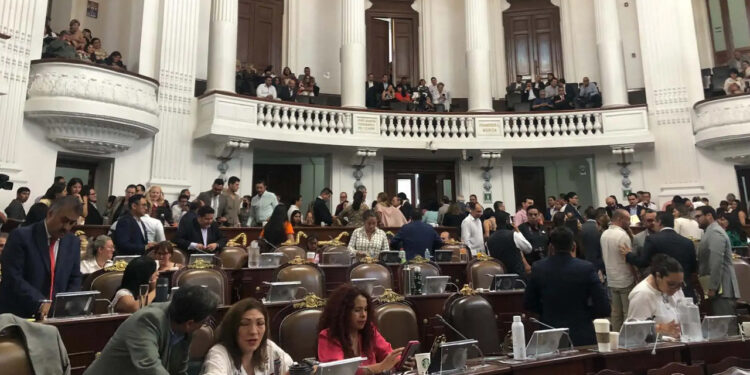 Congreso CDMX avala salida de Claudia Sheinbaum de Jefatura de Gobierno