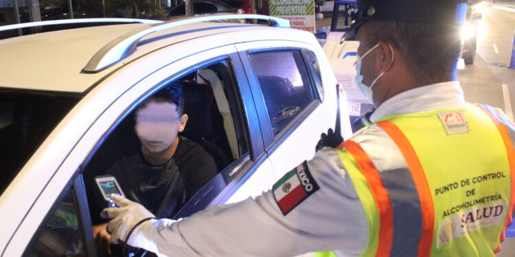Operativo Alcoholímetro implementado durante el fin de semana sanciona a 40 personas por rebasar el nivel de alcohol permitido en la sangre