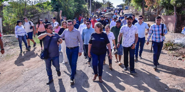 El Alcalde está dejando una huella importante en la colonia porque es el primero que nos visita en 13 años que fundamos este lugar”, Zulema  Gamboa vecina Lomas de San Antonio