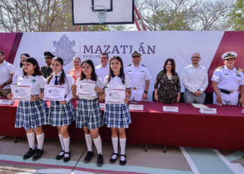 Programa Lunes cívico llega hasta la sindicatura de El Roble