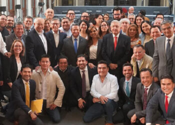 López Obrador se reúne con gobernadores de Morena y su gabinete