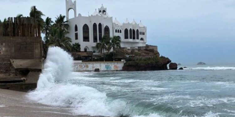 Sexta onda tropical provocará lluvias durante fuerte ola de calor
