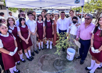 “Nosotros como Ayuntamiento estamos aportando nuestro granito de arena para las mejoras de la infraestructura educativa”; Edgar González