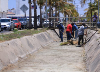 Gobierno de Mazatlán avanza con 50 kilómetros de canales pluviales limpios