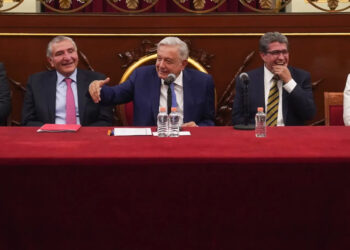 AMLO apoya que aspirantes presidenciales de 4T renuncien a sus cargos el lunes