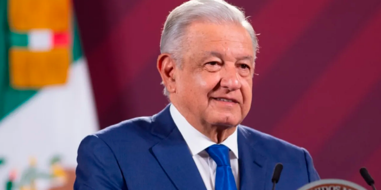 “No hay que prohibirlos, pero no nos quedaremos callados”: AMLO critica los corridos tumbados
