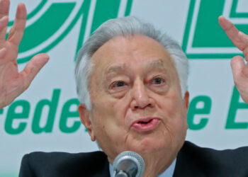 Manuel Bartlett evade cuestionamientos sobre apagones en zonas del país por onda de calor