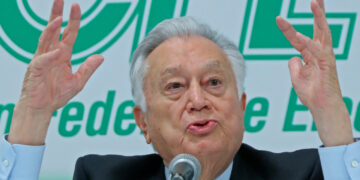 Manuel Bartlett evade cuestionamientos sobre apagones en zonas del país por onda de calor