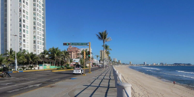 ¿Extrañas el frío? Tercera ola de calor no cesa y alcanza al puerto de Mazatlán