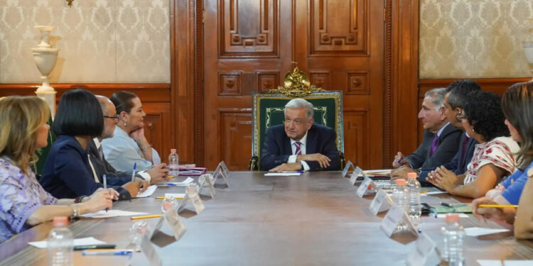 “Conversamos muy bien”: AMLO sobre su reunión con los consejeros del INE