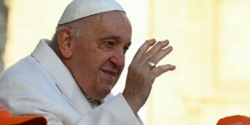 El Papa está fuera de peligro, tras una intervención quirúrgica de tres horas
