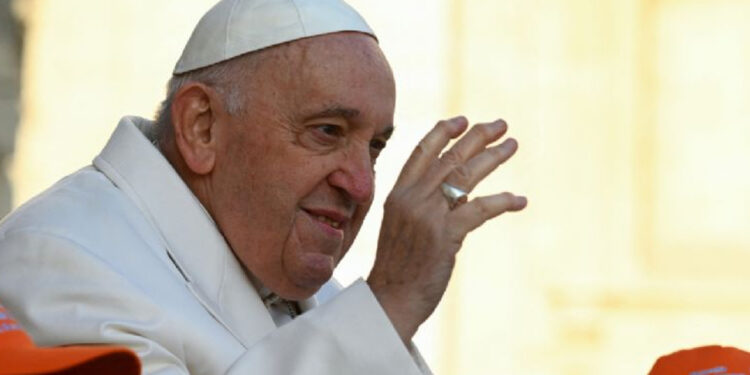 El Papa está fuera de peligro, tras una intervención quirúrgica de tres horas