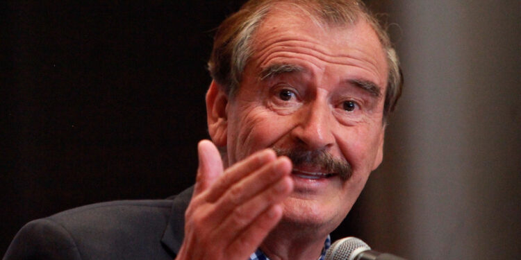 AMLO llama “cinicazo” a Fox por decir que fue él quien implementó pensión a adultos mayores