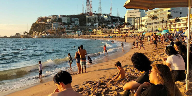 ¡Qué calor! Se mantienen las temperaturas calurosas para el puerto de Mazatlán