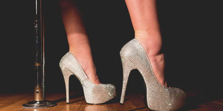 Alcalde en Chiapas celebra el Día del Padre con strippers; colectivos condenan el evento