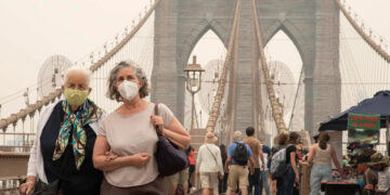 Humo asfixia el noreste de EE.UU. con millones de ciudadanos en alerta por el aire