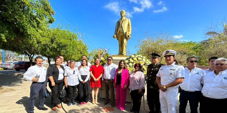 Conmemoran Gobierno de Mazatlán y colegio de abogados el CXXXVI natalicio de Genaro Estrada