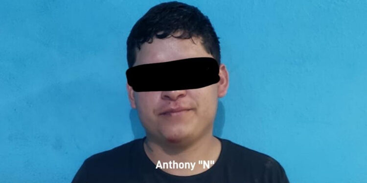 Policías Municipales detienen a dos hombres por la probable participación en el delito de robo