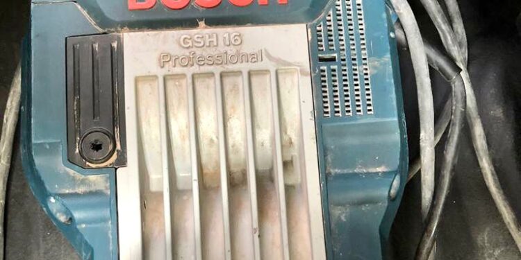 Detiene SSPyTM a tres hombres por robo con violencia en una escuela