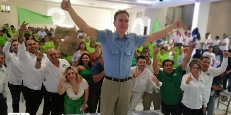 Realiza Manuel Velasco Asamblea Informativa en Culiacán