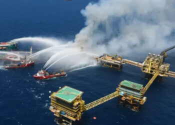 Pemex Estima Pérdida de 700 Mil Barriles de Petróleo tras Incendio en Plataforma
