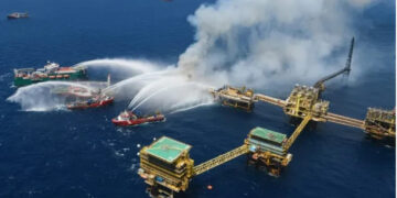 Pemex Estima Pérdida de 700 Mil Barriles de Petróleo tras Incendio en Plataforma