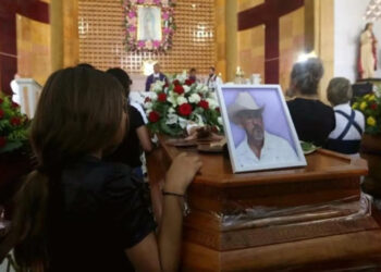 Sepultan a Hipólito Mora en La Ruana, Michoacán