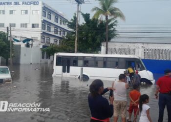 Automovilistas deben tomar conciencia al ver una inundación: PC